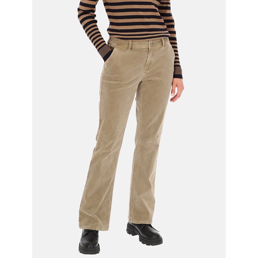 Beżowe spodnie sztruksowe z kieszeniami i prostymi nogawkami Red Button Bibette ze sklepu Eye For Fashion w kategorii Spodnie damskie - zdjęcie 162746017