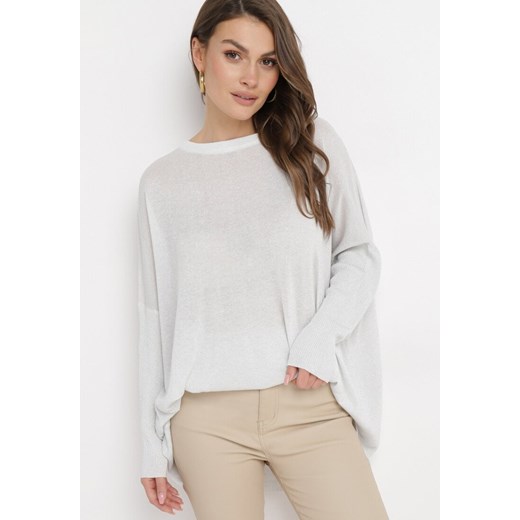 Biały Sweter Oversize z Metaliczną Nitką Herfela ze sklepu Born2be Odzież w kategorii Swetry damskie - zdjęcie 162752506