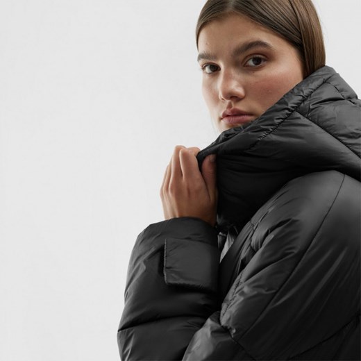 Damska kurtka puchowa pikowana 4F 4FAW23TDJAF231 - czarna XL Sportstylestory.com