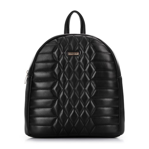 Damski plecak z pikowanej ekoskóry w geometryczny wzór czarny ze sklepu WITTCHEN w kategorii Plecaki - zdjęcie 162856359