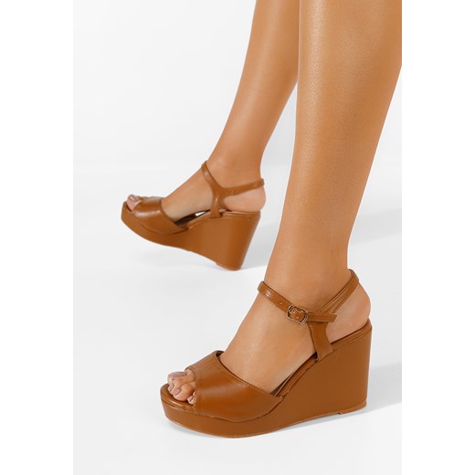 Camelowe sandały na koturnie Veliana ze sklepu Zapatos w kategorii Sandały damskie - zdjęcie 162858617