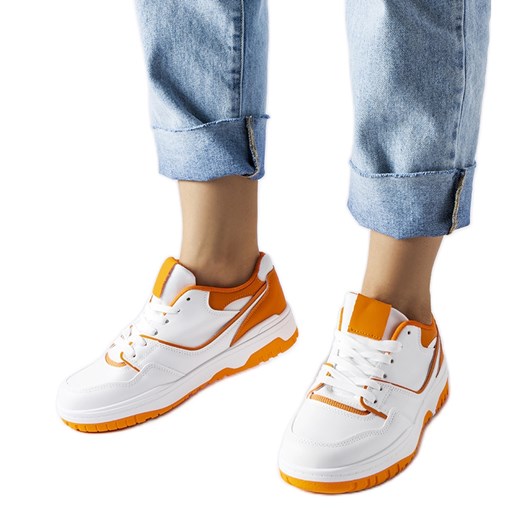 Inna Biało-pomarańczowe sneakersy Barrette białe ze sklepu ButyModne.pl w kategorii Buty sportowe damskie - zdjęcie 162913897