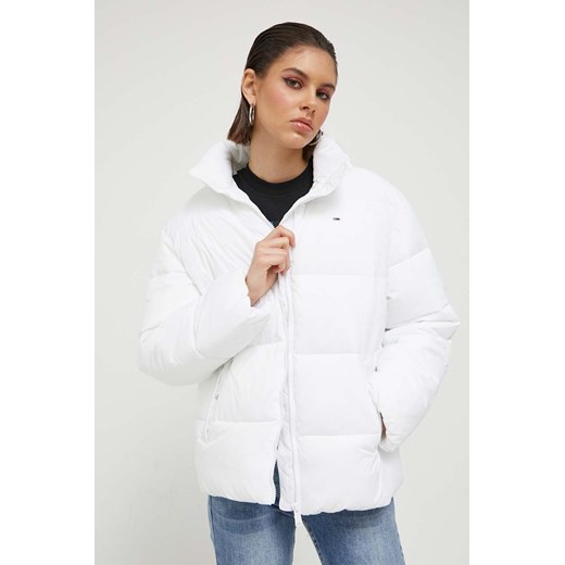 Tommy Jeans kurtka damska kolor biały zimowa ze sklepu ANSWEAR.com w kategorii Kurtki damskie - zdjęcie 163365869