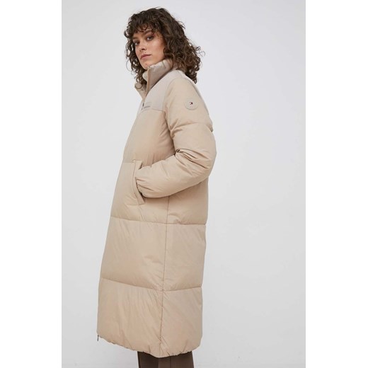 Tommy Hilfiger kurtka damska kolor beżowy zimowa ze sklepu ANSWEAR.com w kategorii Kurtki damskie - zdjęcie 163370527