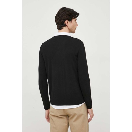 Sweter męski Guess z dekoltem w serek