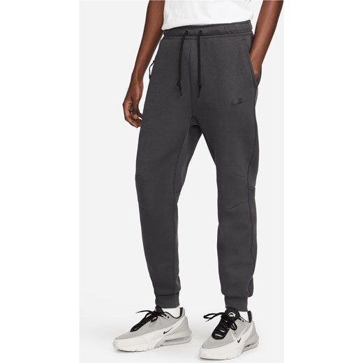 Joggery męskie Nike Sportswear Tech Fleece - Szary ze sklepu Nike poland w kategorii Spodnie męskie - zdjęcie 163460195