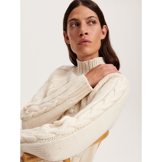 Reserved - Sweter z ozdobnym splotem - złamana biel Reserved M Reserved