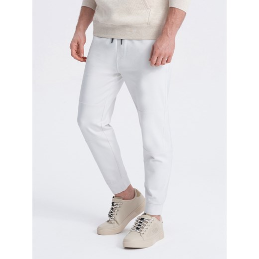 Męskie dresowe spodnie joggery na gumce z przeszyciami – białe V4 OM-PASK-0142 ze sklepu ombre w kategorii Spodnie męskie - zdjęcie 163491567