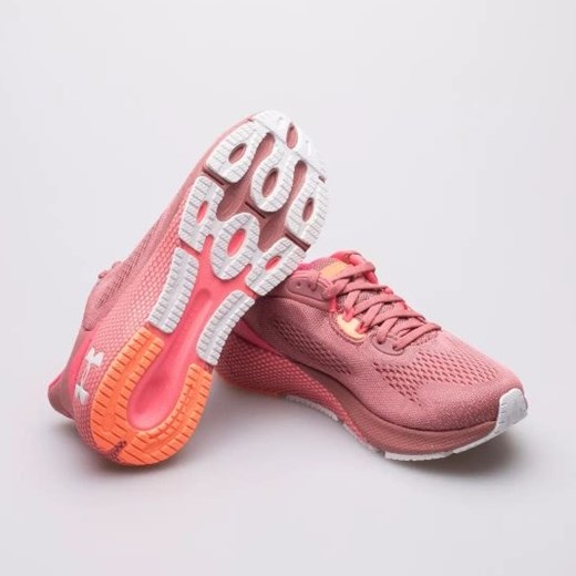 Buty sportowe damskie Under Armour dla biegaczy sznurowane na płaskiej podeszwie 