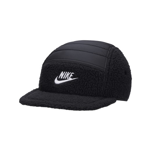 Elastyczna czapka o pięcioczęściowej konstrukcji z płaskim daszkiem Nike Fly Cap Unstructured - Czerń ze sklepu Nike poland w kategorii Czapki z daszkiem męskie - zdjęcie 163576768