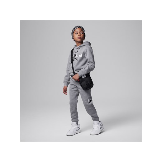 Dwuczęściowy zestaw dla małych dzieci Jordan Sustainable Pullover Hoodie Set - Szary ze sklepu Nike poland w kategorii Dresy chłopięce - zdjęcie 163602767