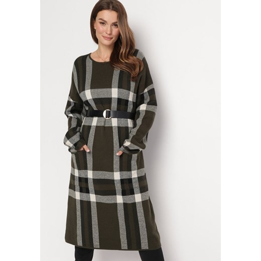 Ciemnozielona Sukienka Sweterkowa Ozdobiona Wzorem w Szeroką Kratę Arifima XL wyprzedaż Born2be Odzież