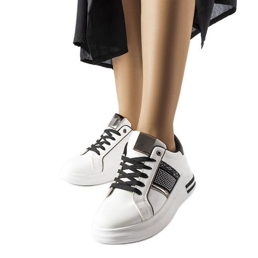Inna Biało-czarne sneakersy z cyrkoniami Xarles białe ze sklepu ButyModne.pl w kategorii Buty sportowe damskie - zdjęcie 163655327