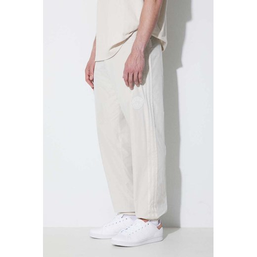 adidas Originals spodnie Club Cuffed męskie kolor beżowy IA2496 ze sklepu PRM w kategorii Spodnie męskie - zdjęcie 163820917