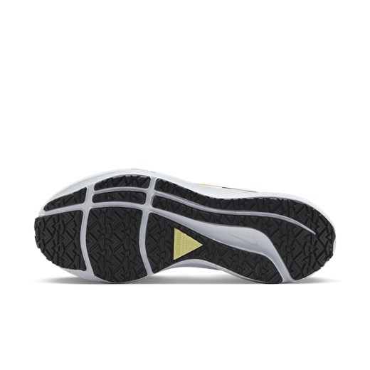 Buty sportowe damskie Nike dla biegaczy z tkaniny beżowe sznurowane 