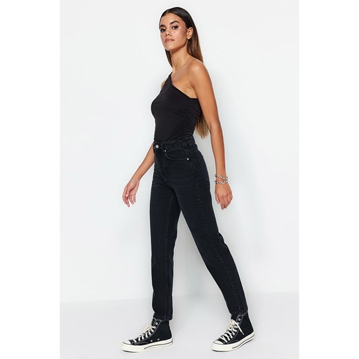 trendyol Dżinsy - Mom fit - w kolorze czarnym Trendyol 36 Limango Polska okazja