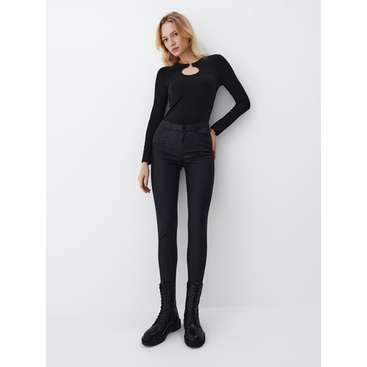 Mohito - Woskowane spodnie skinny - Czarny Mohito 32 Mohito okazja