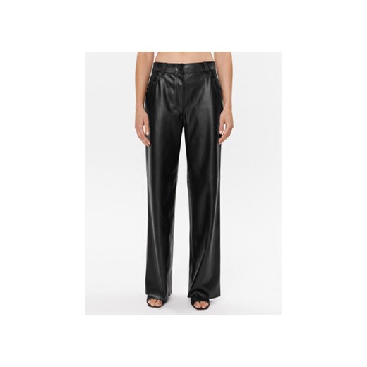 Hugo Spodnie z imitacji skóry Hugara-1 50493335 Czarny Relaxed Fit 38 MODIVO