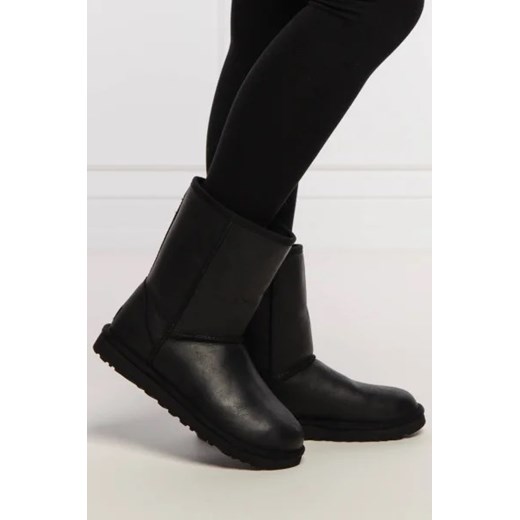 UGG Skórzane śniegowce W CLASSIC SHORT LEATHER | z dodatkiem wełny 36 Gomez Fashion Store