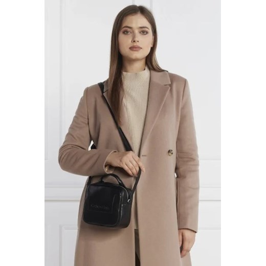 Czarna listonoszka Calvin Klein matowa średniej wielkości