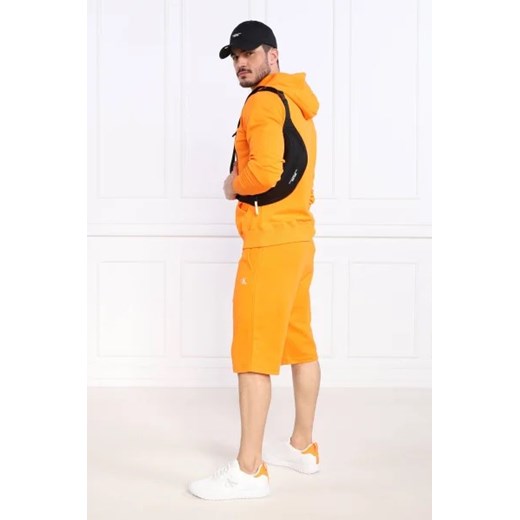 Pomarańczowe spodenki męskie Calvin Klein w sportowym stylu 
