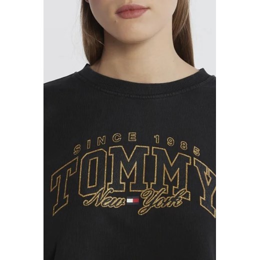 Tommy Jeans Bluza LUXE VARSITY CREW | Cropped Fit Tommy Jeans M Gomez Fashion Store