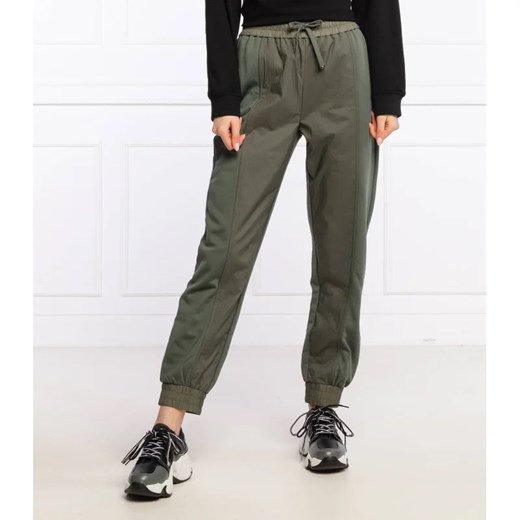 Emporio Armani Spodnie dresowe | Regular Fit ze sklepu Gomez Fashion Store w kategorii Spodnie damskie - zdjęcie 164319299