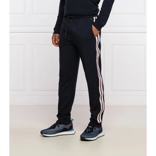 Tommy Hilfiger Spodnie dresowe | Regular Fit ze sklepu Gomez Fashion Store w kategorii Spodnie męskie - zdjęcie 164320506