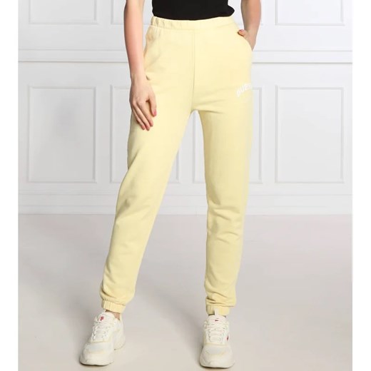 GUESS ACTIVE Spodnie dresowe BRYONY | Regular Fit ze sklepu Gomez Fashion Store w kategorii Spodnie damskie - zdjęcie 164324457
