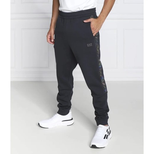 EA7 Spodnie dresowe | Regular Fit ze sklepu Gomez Fashion Store w kategorii Spodnie męskie - zdjęcie 164328229