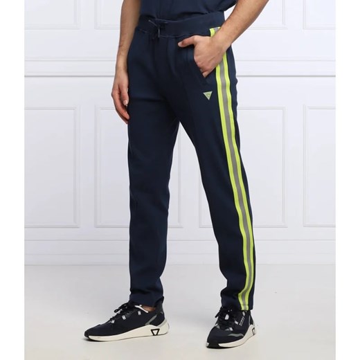 GUESS ACTIVE Spodnie dresowe RUSSELL | Regular Fit ze sklepu Gomez Fashion Store w kategorii Spodnie męskie - zdjęcie 164331688