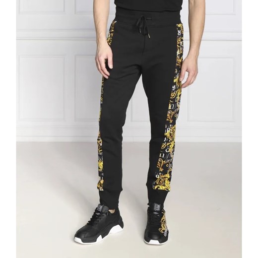 Versace Jeans Couture Spodnie dresowe | Regular Fit ze sklepu Gomez Fashion Store w kategorii Spodnie męskie - zdjęcie 164332826