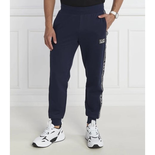 EA7 Spodnie dresowe | Regular Fit ze sklepu Gomez Fashion Store w kategorii Spodnie męskie - zdjęcie 164335906