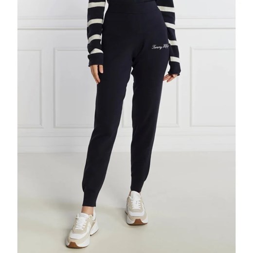 Tommy Hilfiger Spodnie dresowe SCRIPT GRAPHIC | Regular Fit ze sklepu Gomez Fashion Store w kategorii Spodnie damskie - zdjęcie 164337047
