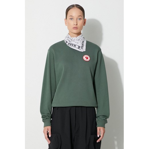 Fjallraven bluza bawełniana 1960 Logo Badge Sweater damska kolor zielony z aplikacją  F87230 ze sklepu PRM w kategorii Bluzy damskie - zdjęcie 164429075