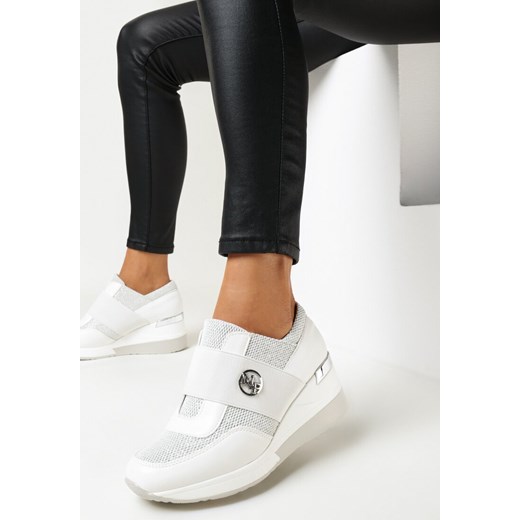 Białe Sneakersy na Koturnie z Brokatem Chykelli ze sklepu born2be.pl w kategorii Buty sportowe damskie - zdjęcie 164451898