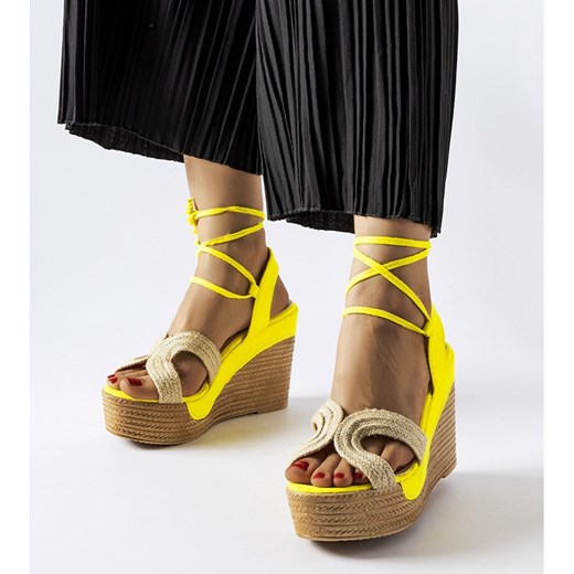 Żółte espadryle na koturnie Berta beżowy 36 ButyModne.pl