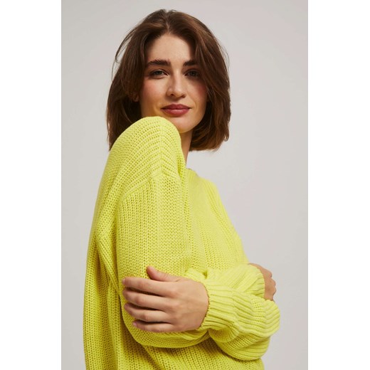 Sweter z okrągłym dekoltem limonkowy ze sklepu Moodo.pl w kategorii Swetry damskie - zdjęcie 164536106