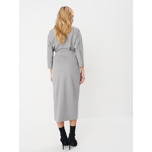 Sukienka szara Mohito z okrągłym dekoltem na wiosnę z długim rękawem 