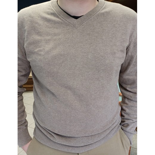 Sweter męski " w serek" w kolorze beżowym ze sklepu ATELIER-ONLINE w kategorii Swetry męskie - zdjęcie 164564005