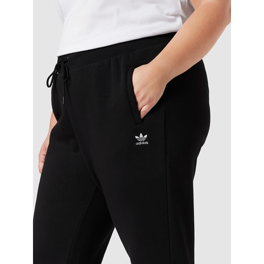 Spodnie dresowe PLUS SIZE z wyhaftowanym logo Adidas Originals Plus XXXL wyprzedaż Peek&Cloppenburg 