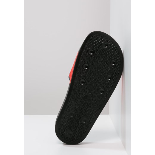 adidas Originals ADILETTE Sandały kąpielowe core black/red zalando czarny sandały