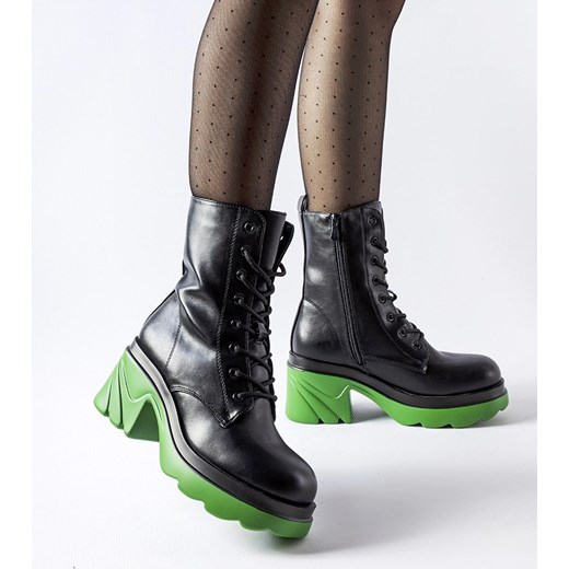 Czarne ocieplane buty na zielonym słupku Cost ze sklepu gemre w kategorii Workery damskie - zdjęcie 164801555