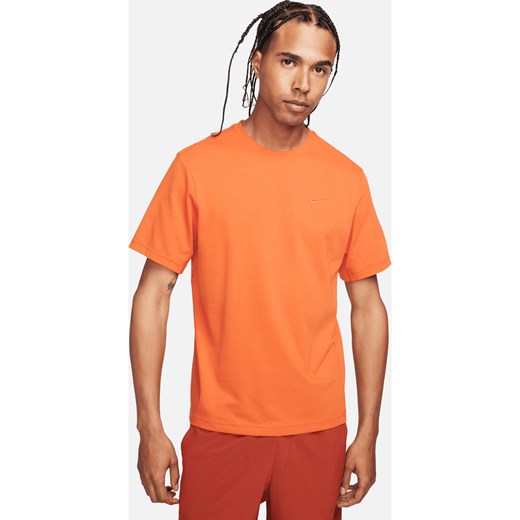 Męska uniwersalna koszulka z krótkim rękawem Dri-FIT Nike Primary - Pomarańczowy ze sklepu Nike poland w kategorii T-shirty męskie - zdjęcie 164801979