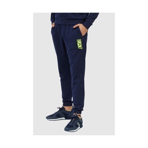 EA7 Granatowe spodnie męskie z wymiennym logo, Wybierz rozmiar L ze sklepu outfit.pl w kategorii Spodnie męskie - zdjęcie 165007068
