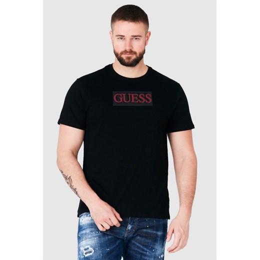 GUESS Czarny t-shirt męski z czerwonym logo, Wybierz rozmiar M ze sklepu outfit.pl w kategorii T-shirty męskie - zdjęcie 165014055