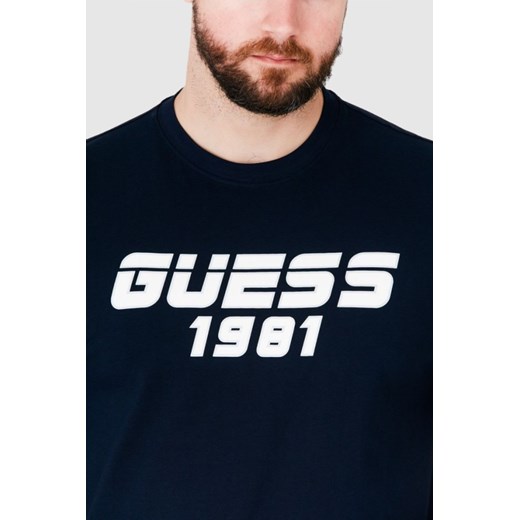 T-shirt męski Guess z napisami młodzieżowy z krótkimi rękawami