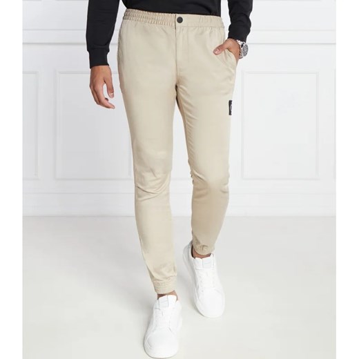 CALVIN KLEIN JEANS Spodnie jogger | Regular Fit ze sklepu Gomez Fashion Store w kategorii Spodnie męskie - zdjęcie 165051219