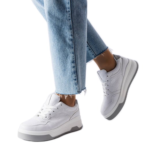 BM Białe sneakersy zdobione tłoczeniem Pare Bm 37 ButyModne.pl