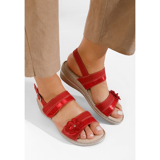 Czerwone sandały na koturnie Perira ze sklepu Zapatos w kategorii Sandały damskie - zdjęcie 165298328